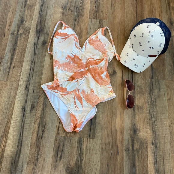 Roxy One Piece Hawaiian Print Swimsuit - Picture 5 of 6